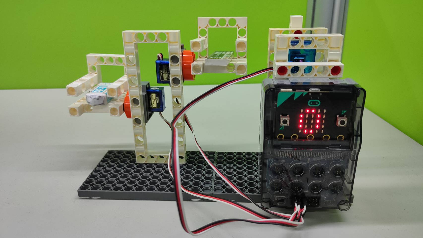 [Educational Time Machine EP5] A Fresh Face in Programming Education: micro:bit x Vending Machine